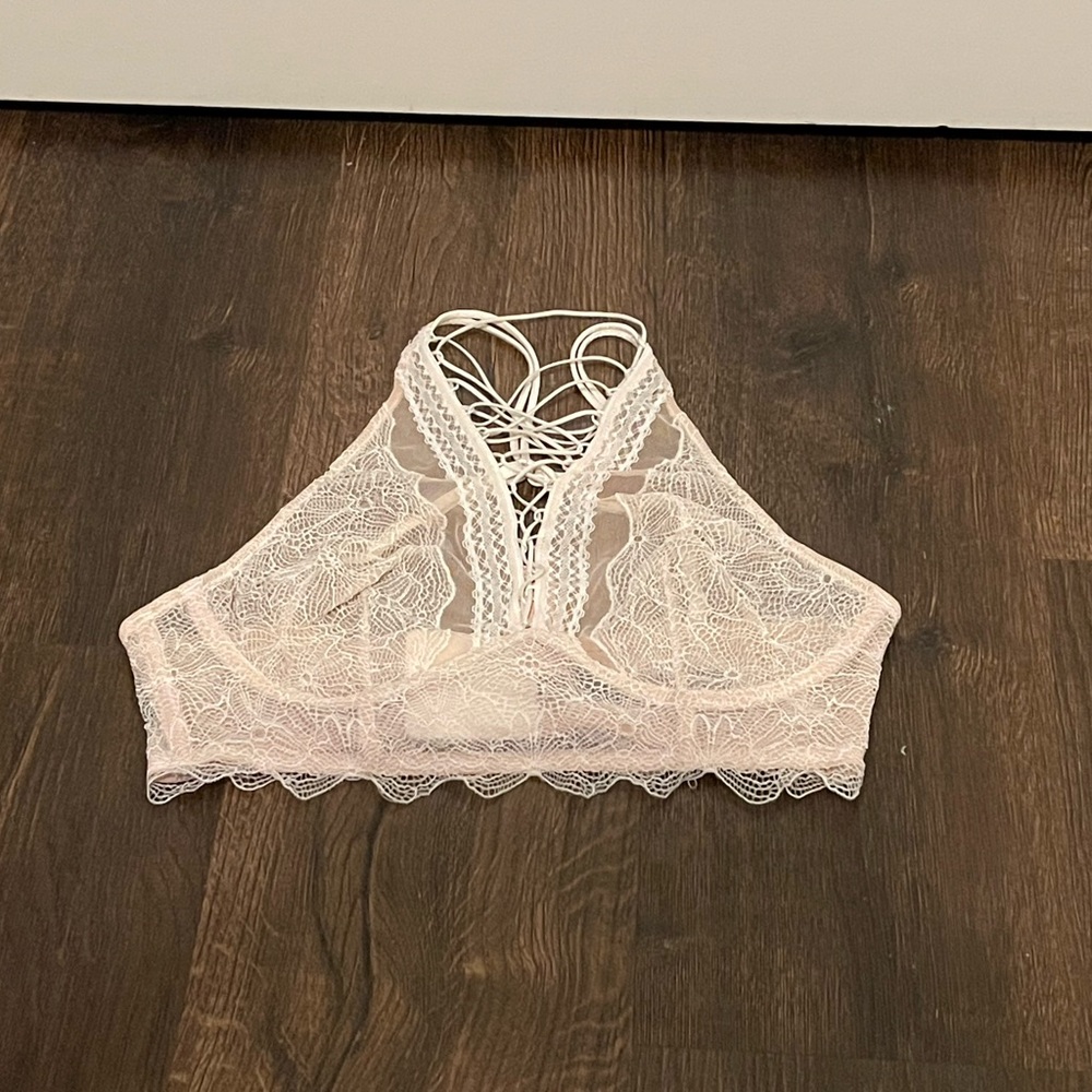 Victoria’s Secret Lace Halter Bralette NWT
